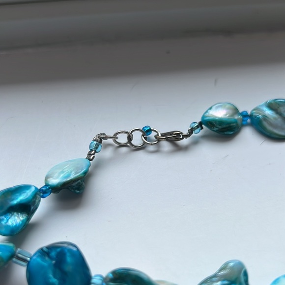 Blue mother of pearl stone necklace - Picture 2 of 4